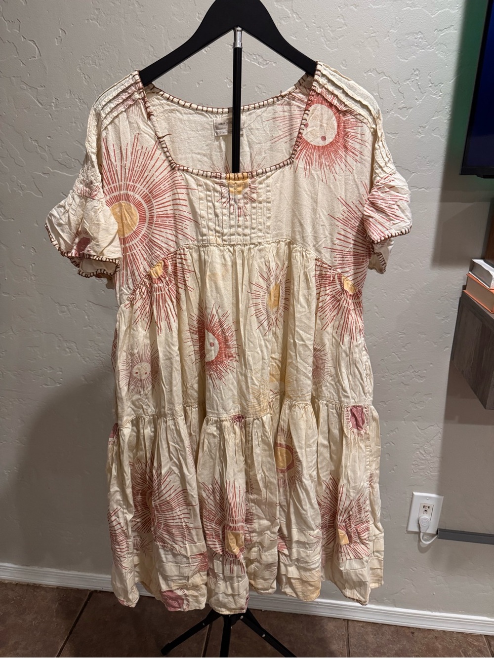Urban Outfitters Oversize Cream Dress Dusty Rose Sunburst Print with Pockets